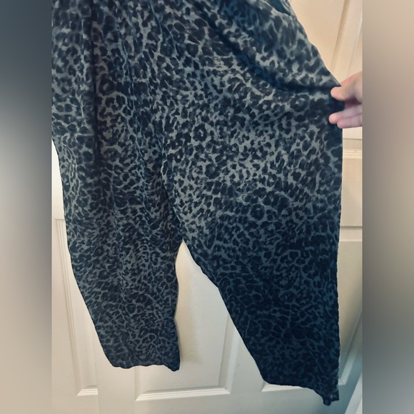 🔥💙Old Navy Charcoal leopard print jumpsuit xl - Picture 3 of 7